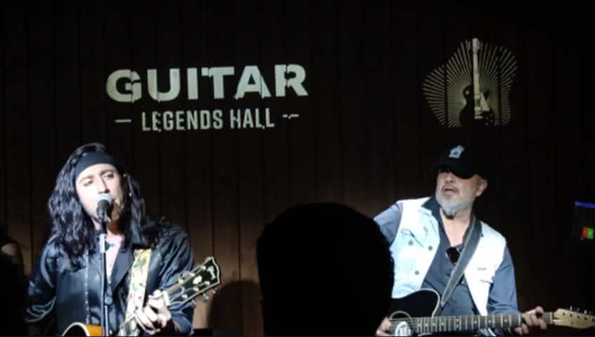Juan Valdivia Guitar Leyends Hall V01